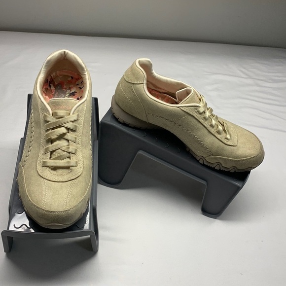 𝅺Skechers Relaxed Fit Denim Slip On Athletic Casual Shoe Size 8 Colour Natural - Picture 1 of 8